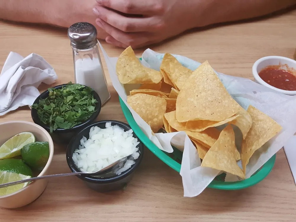 Chips and Salsa Roja